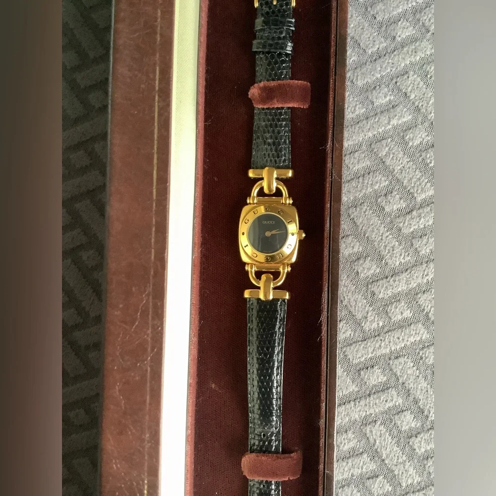 Authentic GUCCI ladies watch 🌹 DRESSY🔥 - Picture 2 of 12